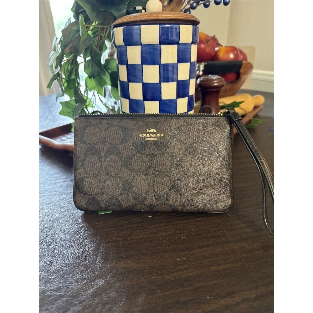 Coach Corner Zip Wristlet In Walnut/Black Signature Canvas CZ277 | EUC
